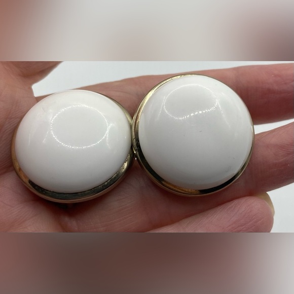 Coro White & Gold Tone Button Clip On Style Earrings - Picture 3 of 5
